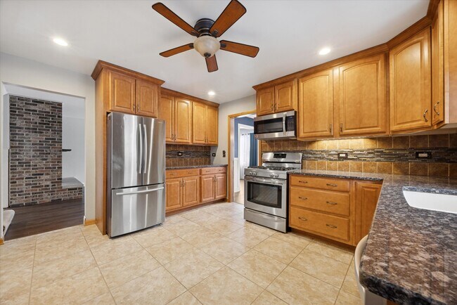 Building Photo - 602 Prairie Ave