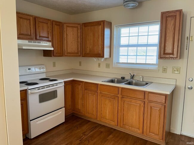 Building Photo - 5243 Raubs Ln