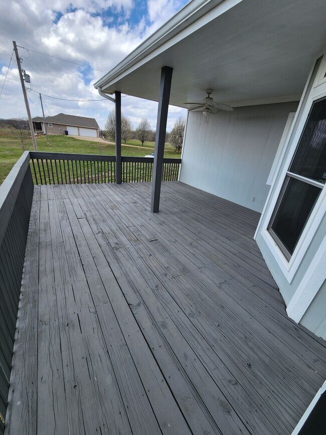 Building Photo - New price! Enjoy country living and seclus...