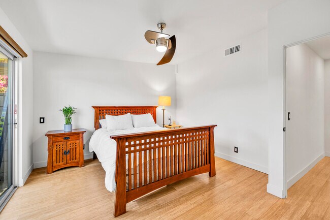 Building Photo - 37535 Melrose Dr