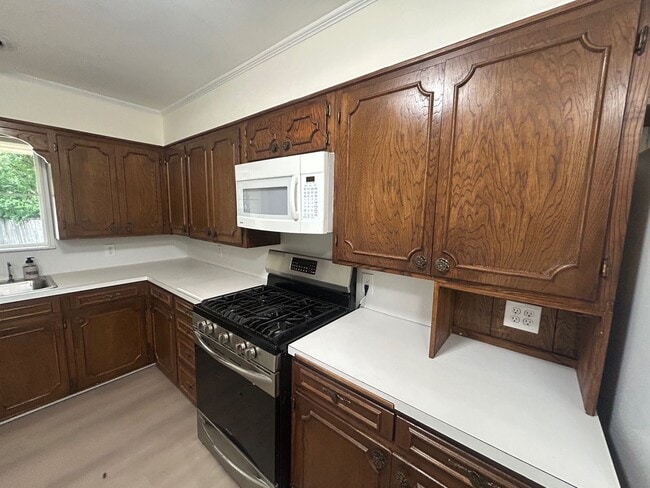 Building Photo - Cute McGregor 3 Bed
