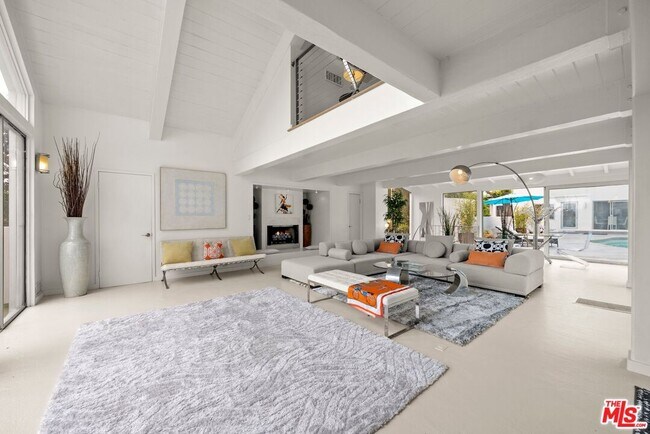 Building Photo - 3210 Coldwater Canyon Ln