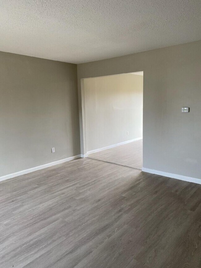 Building Photo - 5415 N Linwood Ave