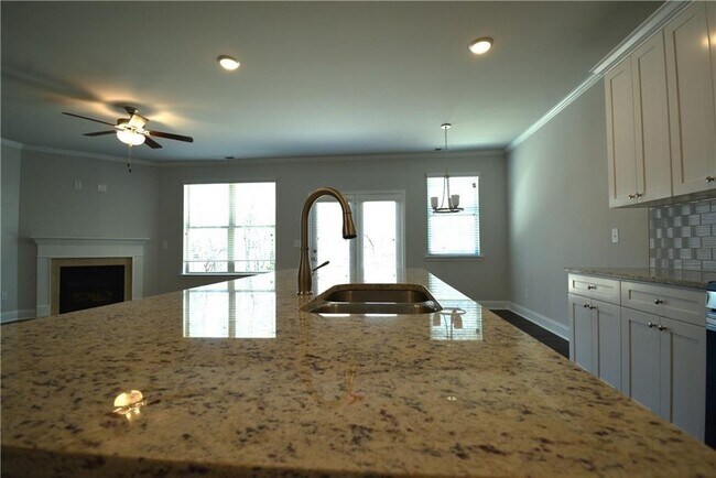 Building Photo - 215 Hellen Vly Dr