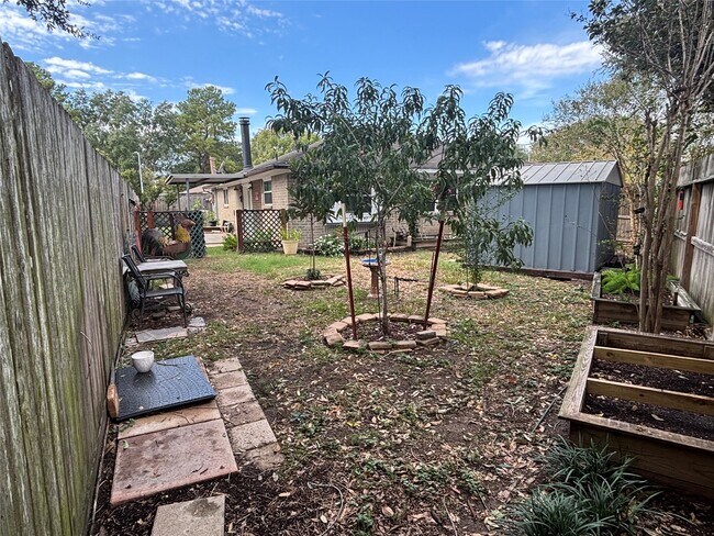 Building Photo - 20807 Union Park Dr