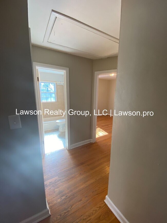 Building Photo - Raleigh Court -Three Bedroom Ranch with Basement