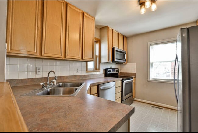 Building Photo - 37 Towanda Dr