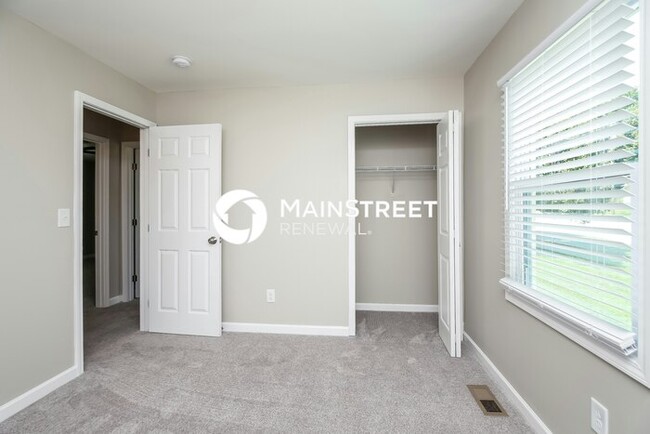 Building Photo - 2498 Winding Creek Dr