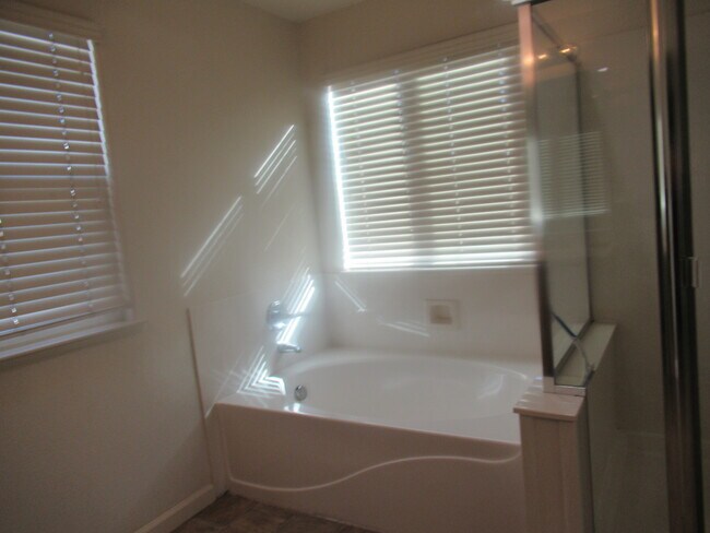 Building Photo - 1505 Garnet Way