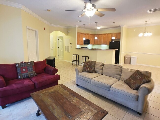 Building Photo - Campus View - Furnished 3 Bedroom, 3 Bathroom Apartment