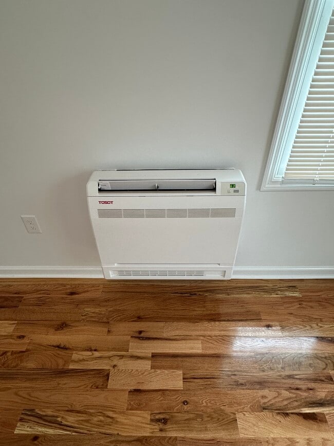 Building Photo - 15 Church St