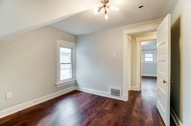 Building Photo - Great 2 Bedroom in Madisonville!