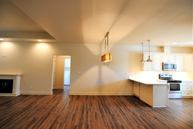 Building Photo - 1712/1714 Danny Boy Ln. Duplex