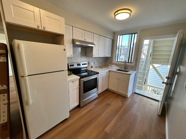 Primary Photo - 153 Sickles Ave