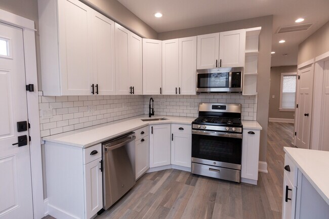 Building Photo - 3757 W Addison St