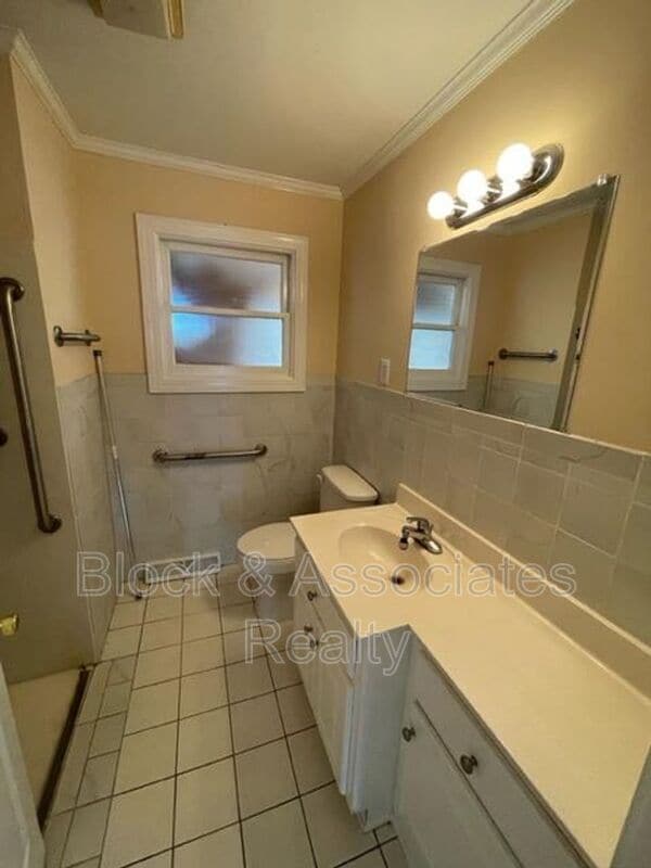 Building Photo - 1542 N Tremont Dr