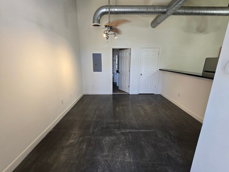Building Photo - 302 Goshen St