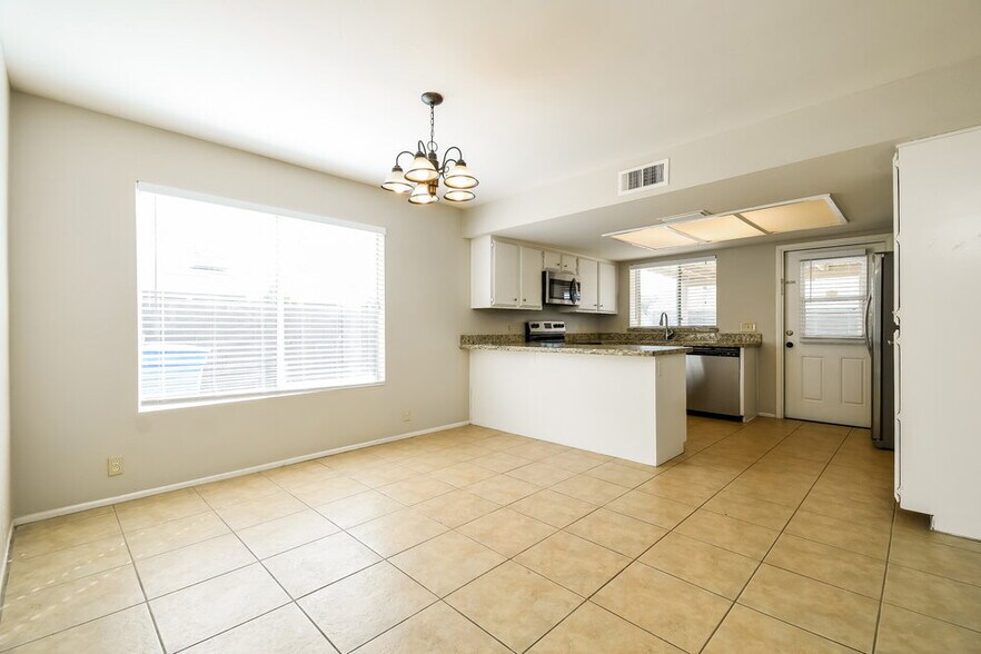 Building Photo - 503 W Cheyenne Dr