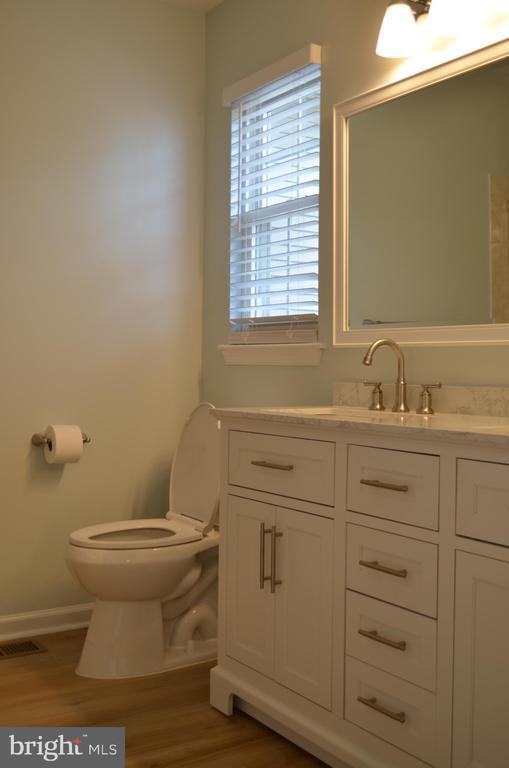 Building Photo - 13 Stanwyck Ct