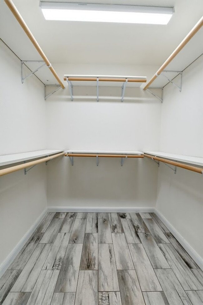 Building Photo - Furnished Home on KY Lake