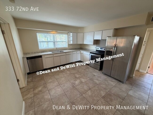 Building Photo - 333 72nd Ave