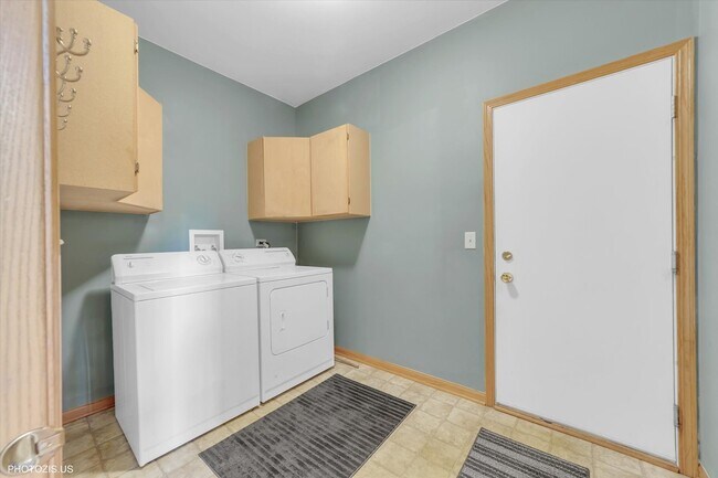 Building Photo - 24525 Champion Dr