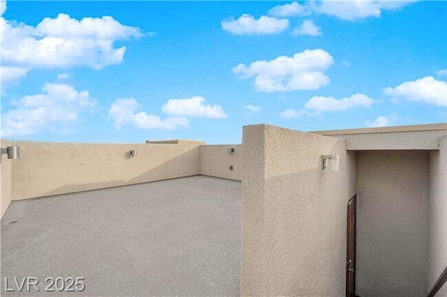 Building Photo - GORGEOUS FURNISHED TOWNHOME IN SUMMERLIN!!!