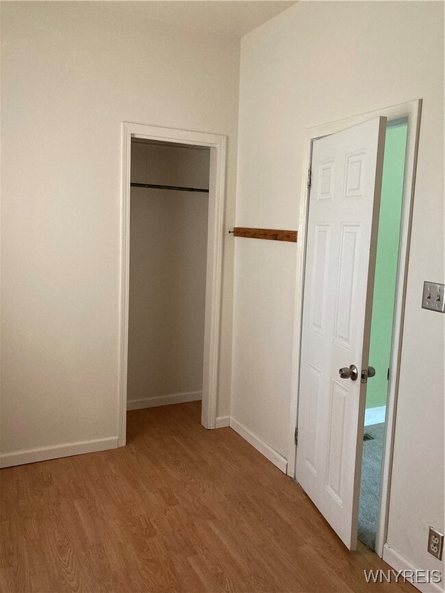 Building Photo - 21 College St