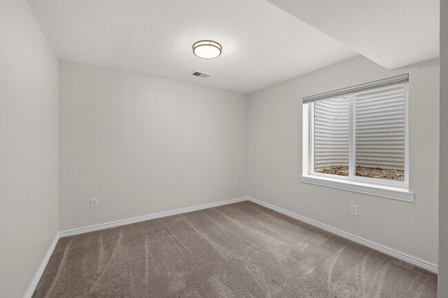 Building Photo - Move-In Ready 4 Bed, 3.5 Bath Home in Prime Loveland Location!