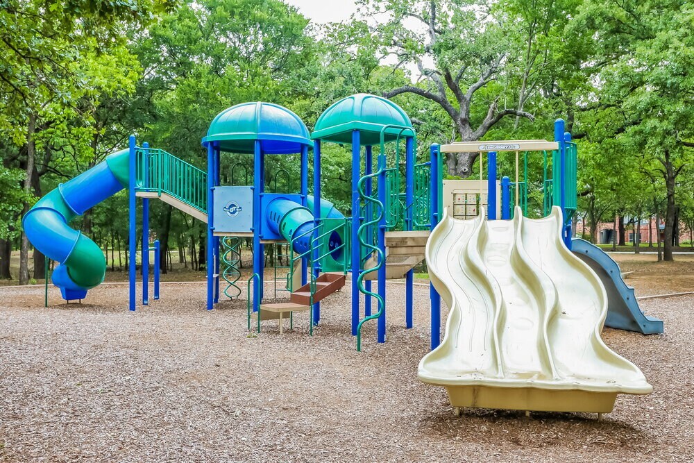 Building Photo - 3645 Fairview Dr