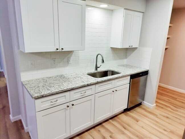 Building Photo - 1417 McCallum Dr