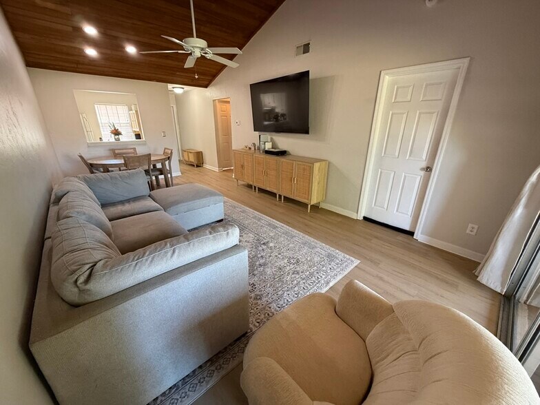 Building Photo - 9311 Lennex Ln