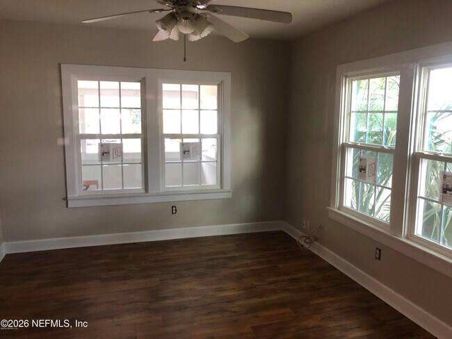 Building Photo - 925 Phillips St