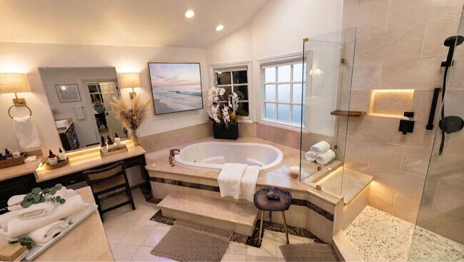 Building Photo - 1423 Floresta Pl