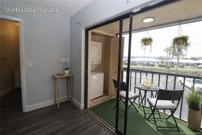 Building Photo - 2083 NE Collins Cir