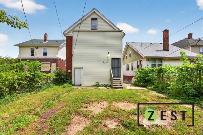 Building Photo - 643-645 Navahoe St