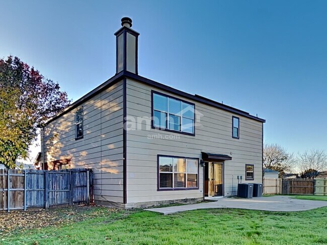 Building Photo - 3104 Pinehurst Court