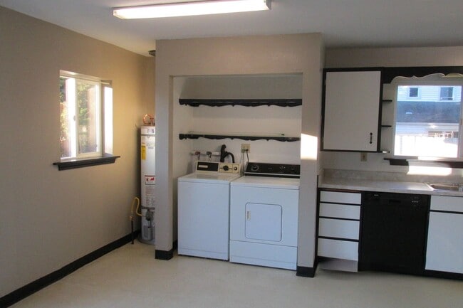 Building Photo - 2 Bedroom House in Burlington