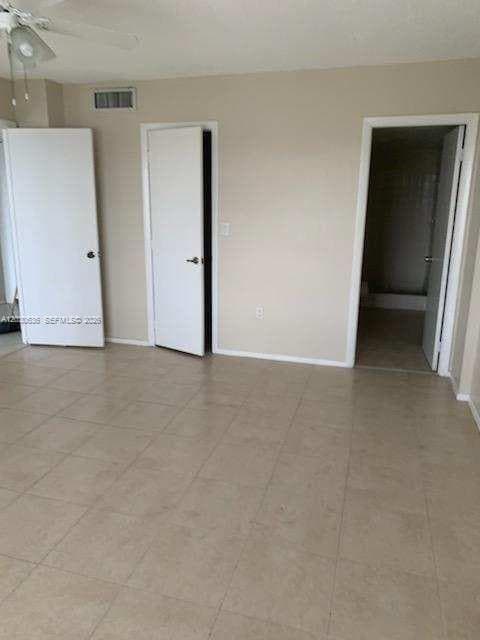 Building Photo - 4174 Inverrary Dr