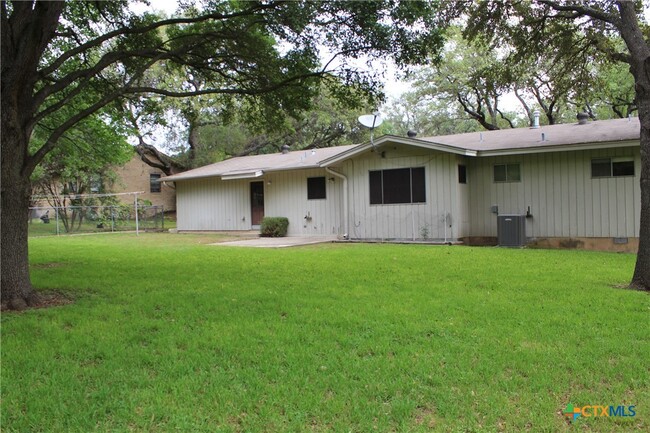 Building Photo - 525 Beverly Ln