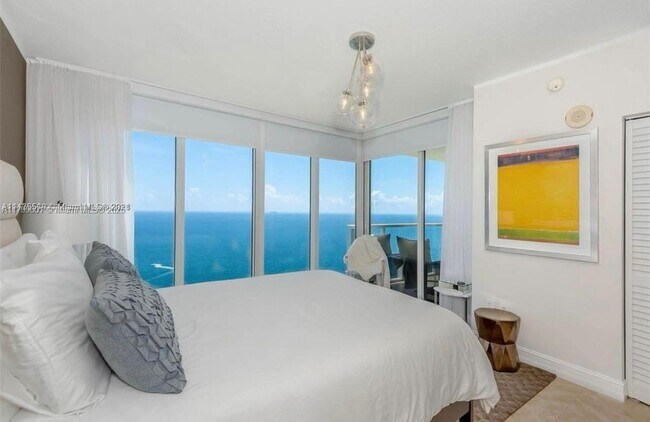 Building Photo - 16699 Collins Ave