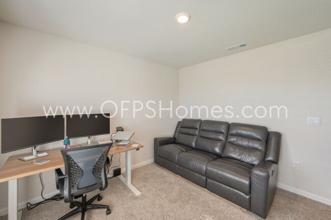 Building Photo - CRESTVIEW 4BED/2BATH - AVAILABLE JUNE 1ST!