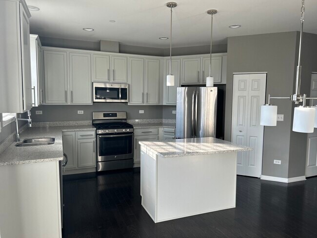 Building Photo - 2953 Madison Dr