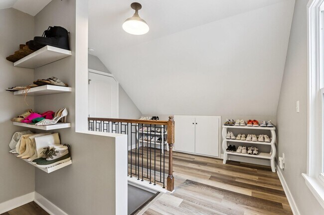 Building Photo - 6463 N Garden Grove Ln