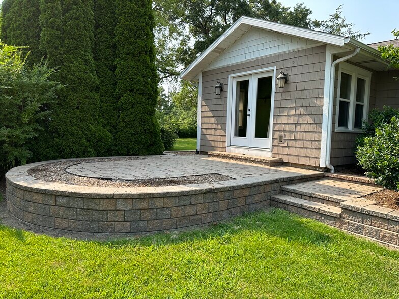 Building Photo - 1409 Miller Dr
