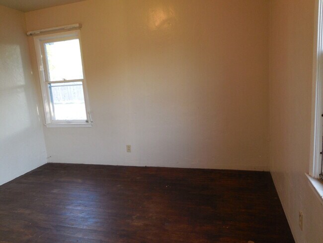 Building Photo - 456 Drakeley Ave