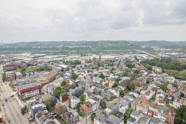 Building Photo - 346 39th St