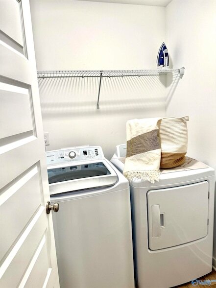 Building Photo - 7559 Discovery Pt Dr NW