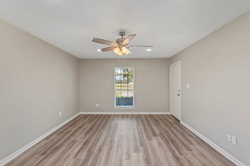 Building Photo - 109 Center Cir