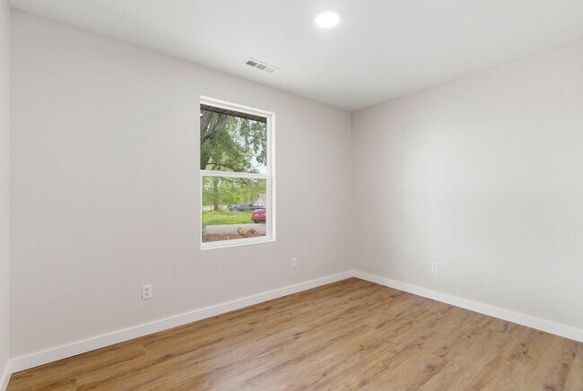 Building Photo - 3 Bedroom | 2 Bathroom | Marionville | Granite | Stainless Steel Appliances | Brand New!